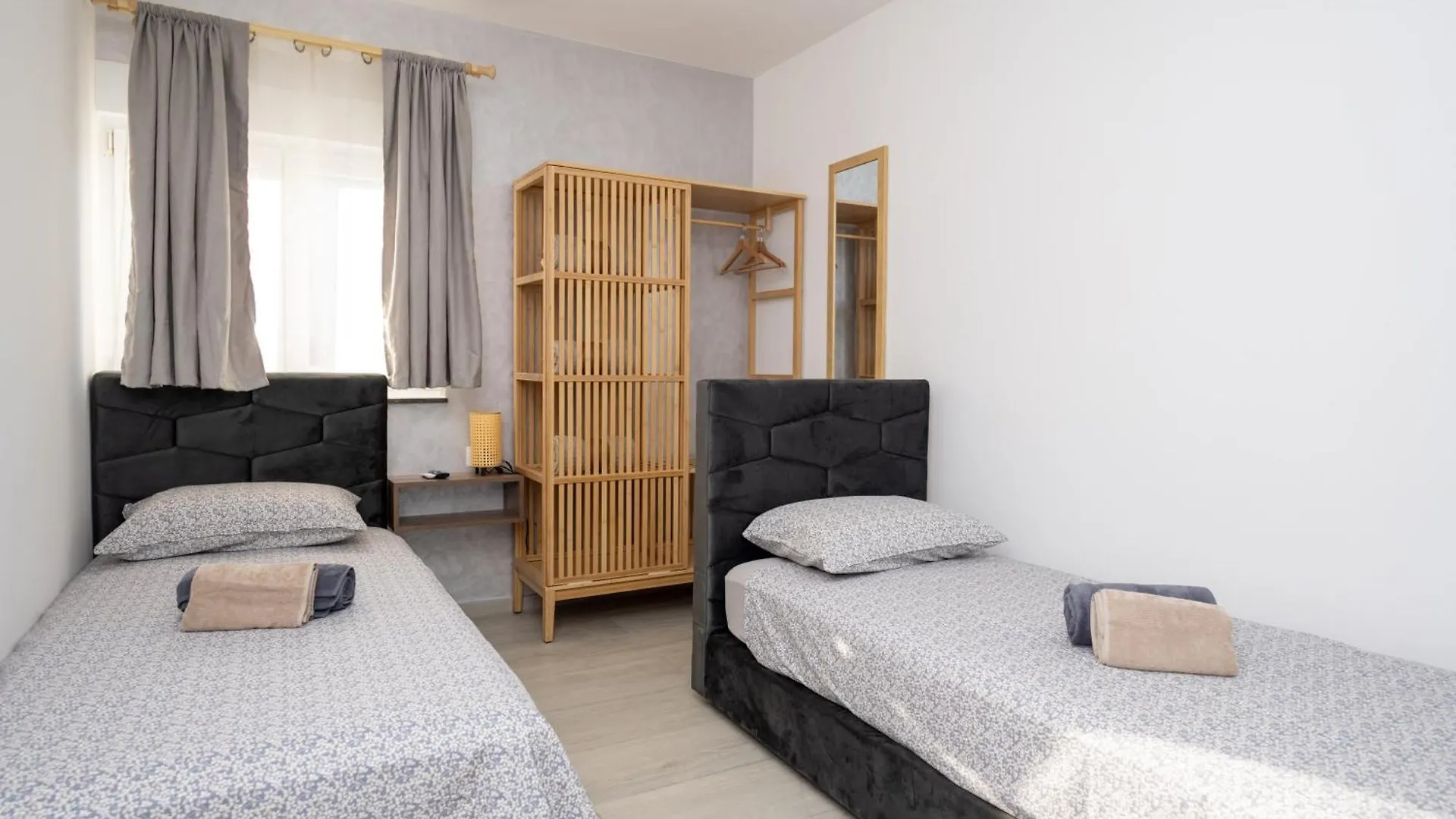 Apartment 88 - Private Heated Pool زادار